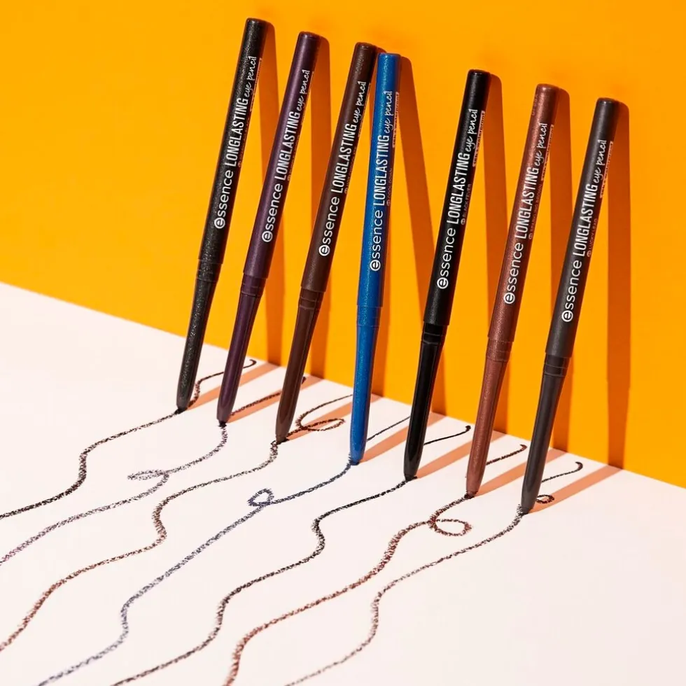 Essence 01 Black Fever Long-Lasting Oogpotlood