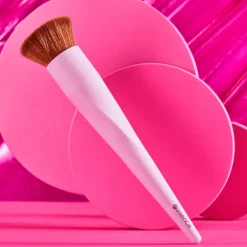 Essence 01 Buff Away Your Problems Make-up Buffer Brush