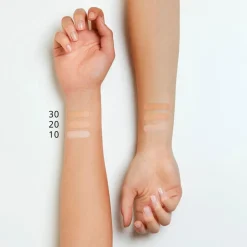Essence 30 Matt Honey Coverstick