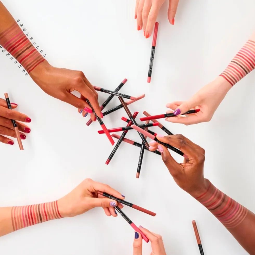 Essence 8H Matte Comfort 11 Chestnut Perfection Lipliner