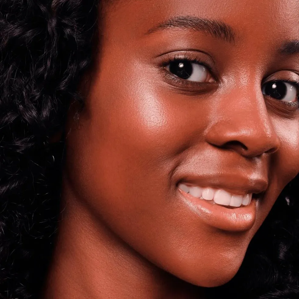 Essence Soft Touch 30 Glazing Gleam Bouncy Glow