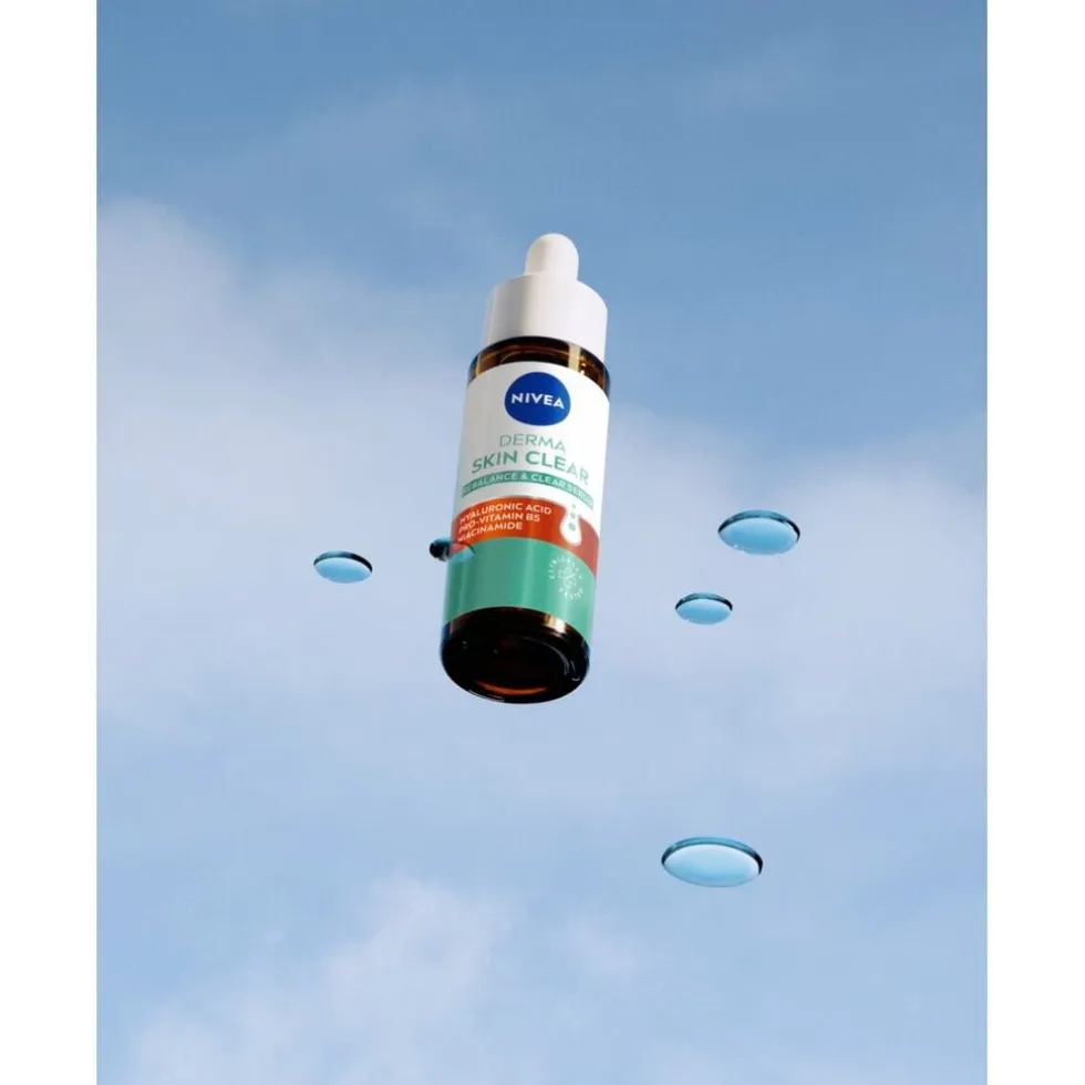 NIVEA Derma Skin Clear Zuiverend en Kalmerend Serum